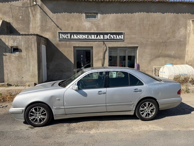 Mercedes E 240-8