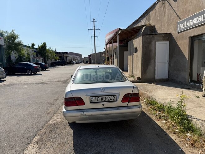Mercedes E 240-7