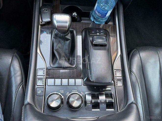 Lexus LX 570-16