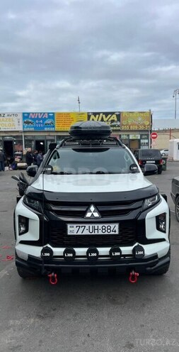 Mitsubishi L200-1