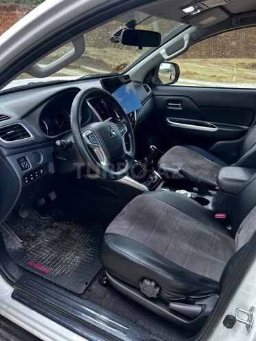 Mitsubishi L200-4