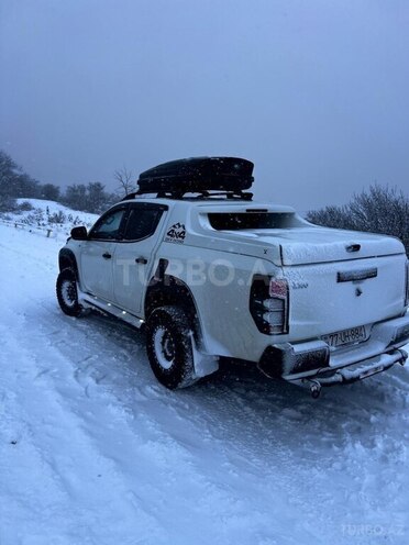 Mitsubishi L200-2