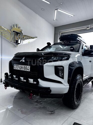 Mitsubishi L200-8