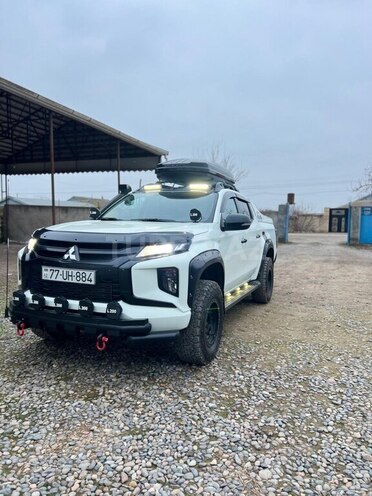 Mitsubishi L200-9