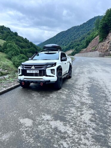 Mitsubishi L200-10