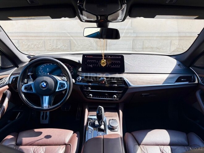 BMW 530e-12