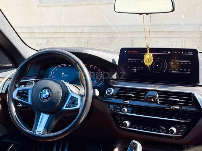 BMW 530e-11