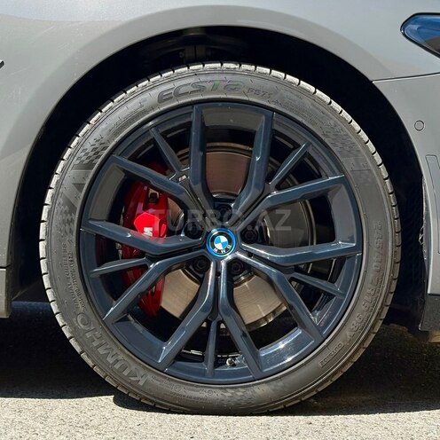 BMW 530e-19