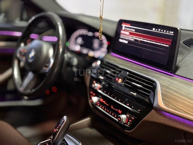 BMW 530e-15