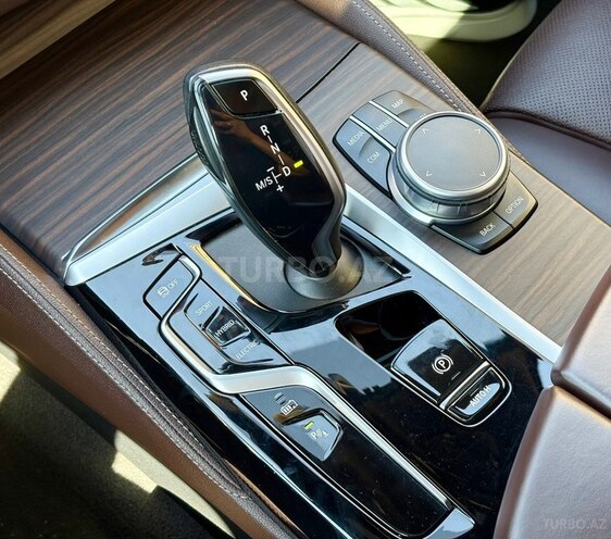 BMW 530e-17