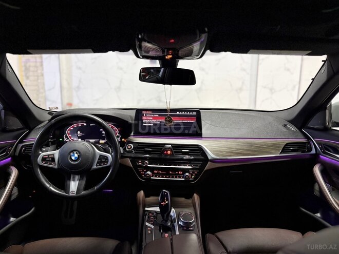 BMW 530e-13