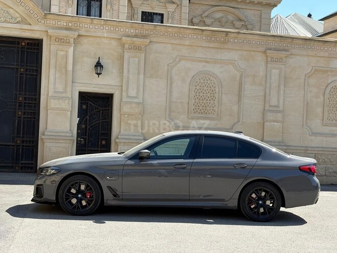 BMW 530e-6