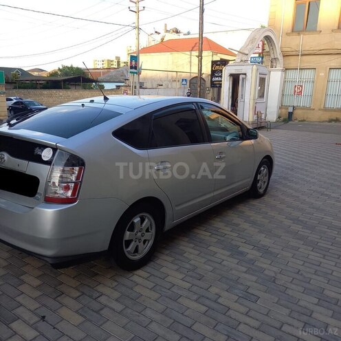 Toyota Prius-5