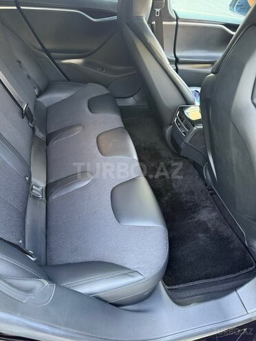 Tesla Model S-12