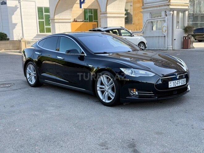Tesla Model S-2