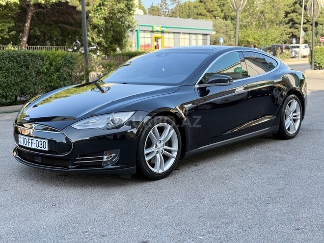 Tesla Model S-3
