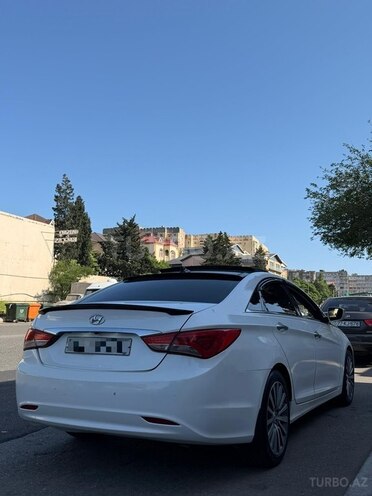 Hyundai Sonata-4