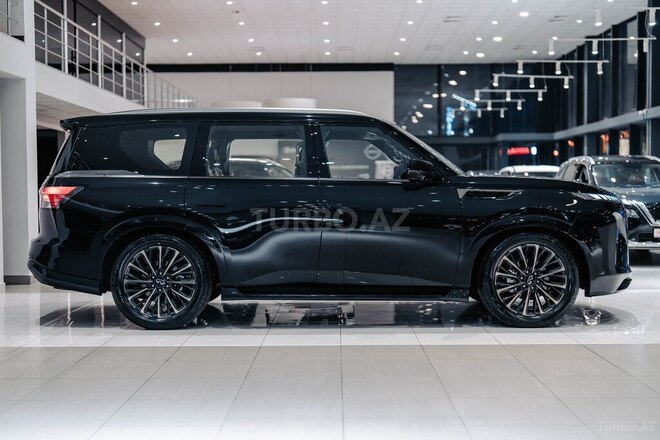 Infiniti QX80-5
