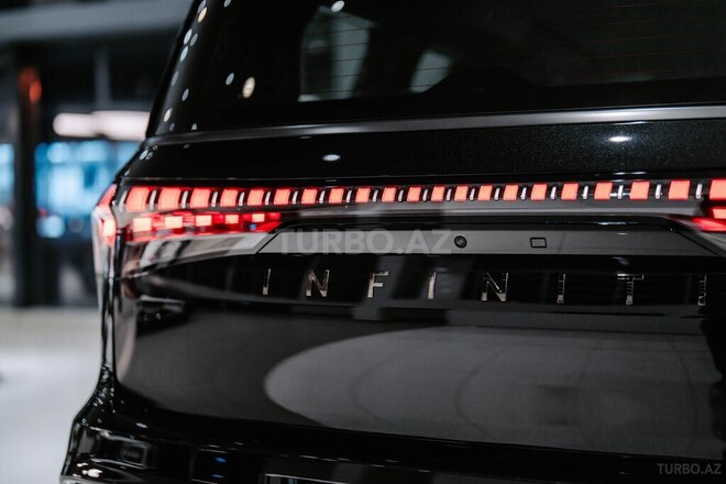 Infiniti QX80-9