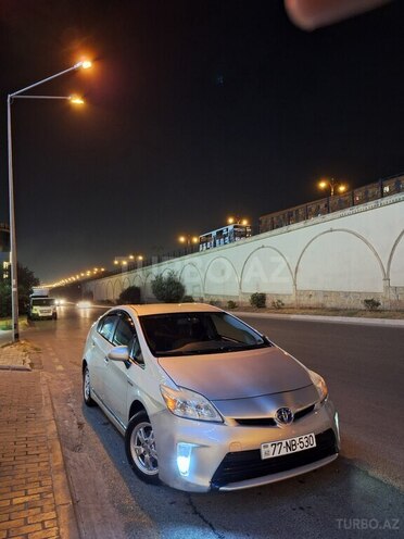 Toyota Prius-2