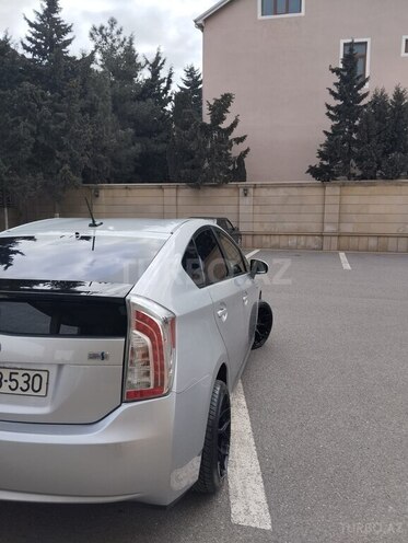 Toyota Prius-7