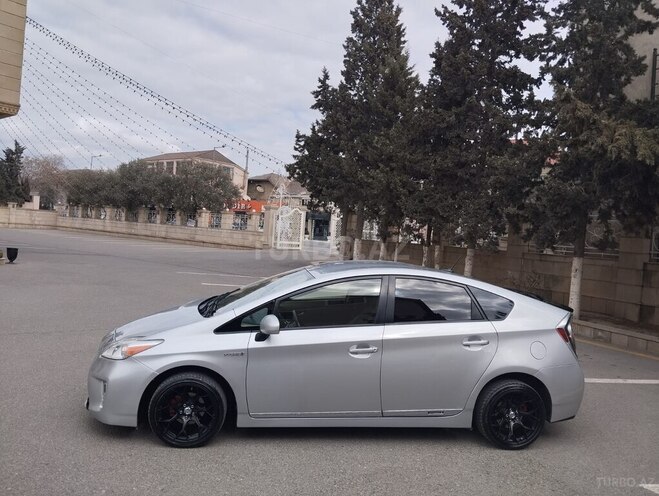 Toyota Prius-12