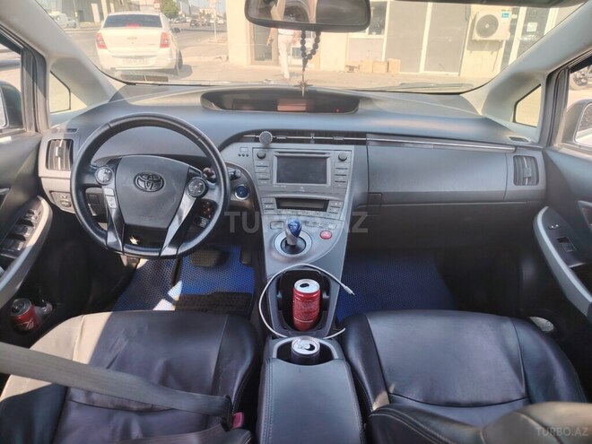 Toyota Prius-13