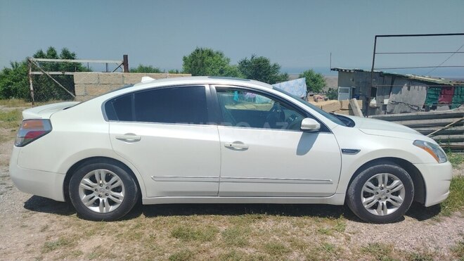 Nissan Altima-4