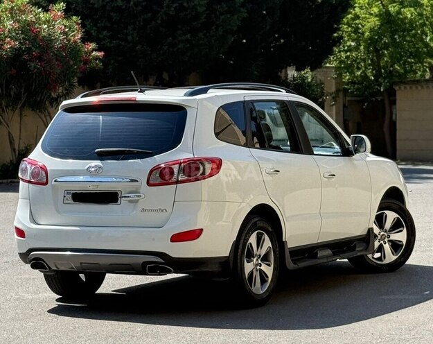 Hyundai Santa Fe-5