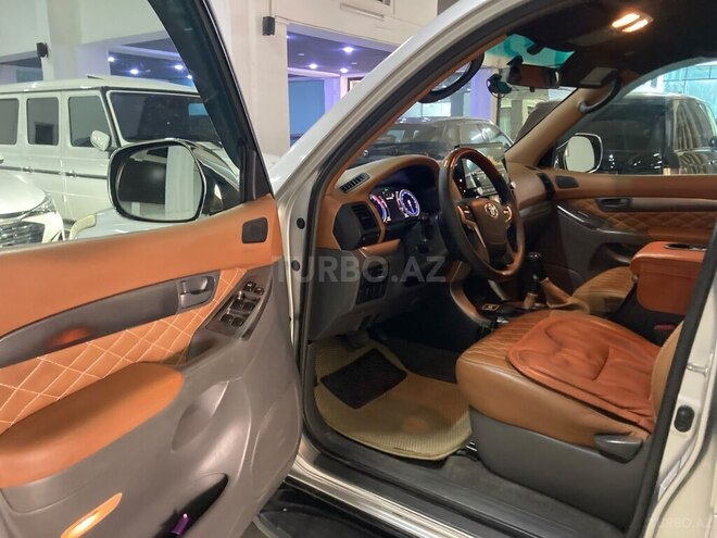 Toyota Land Cruiser Prado-12