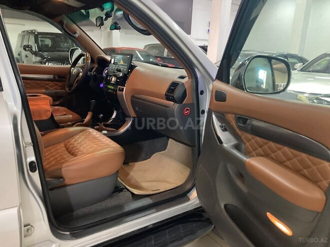 Toyota Land Cruiser Prado-24