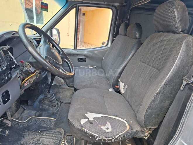 Ford Transit-5