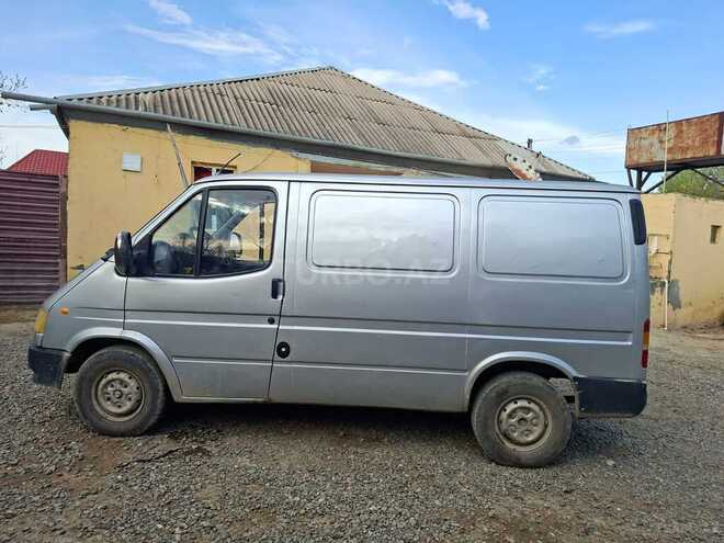 Ford Transit-4