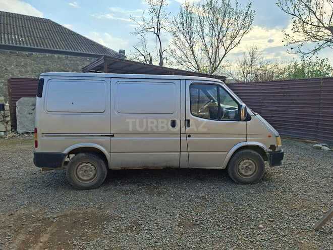 Ford Transit-2