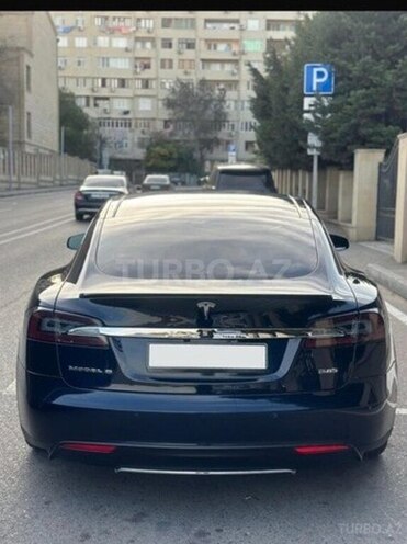Tesla Model S-2