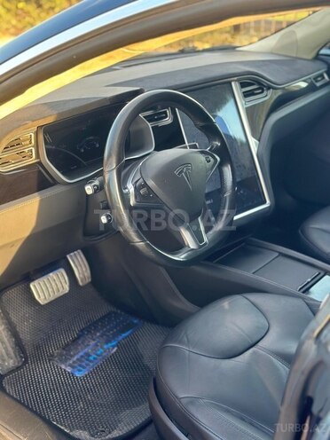 Tesla Model S-3