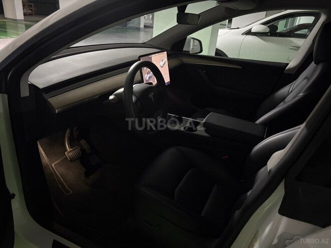 Tesla Model Y-2
