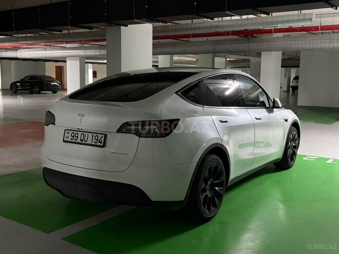Tesla Model Y-7