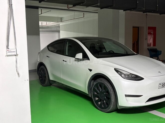 Tesla Model Y-10