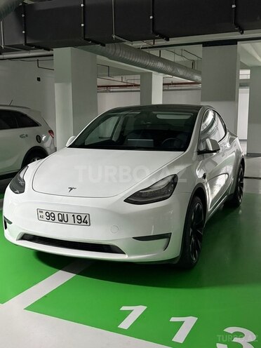 Tesla Model Y-11