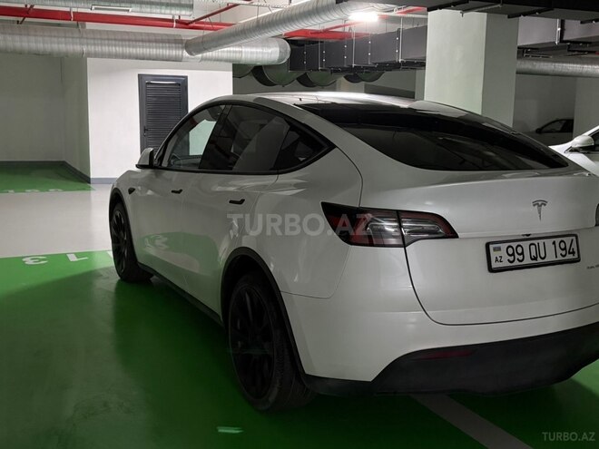 Tesla Model Y-8