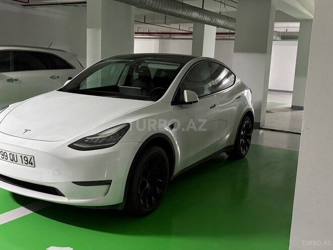 Tesla Model Y-12