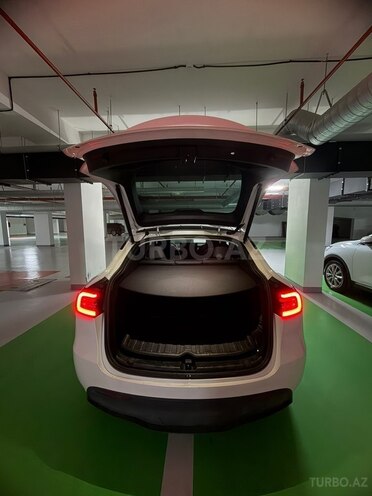 Tesla Model Y-6