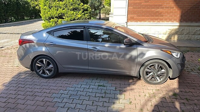 Hyundai Elantra-2