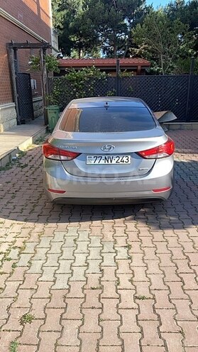 Hyundai Elantra-3