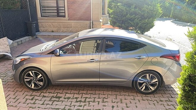 Hyundai Elantra-4