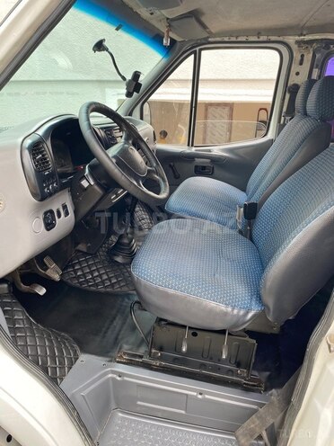Ford Transit-10