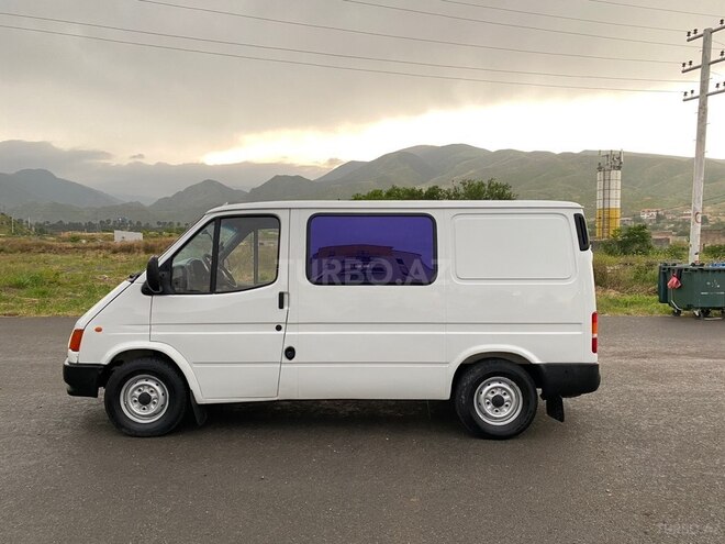 Ford Transit-8