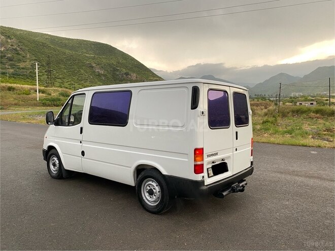 Ford Transit-5