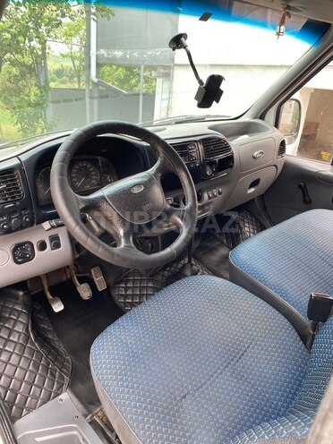 Ford Transit-14